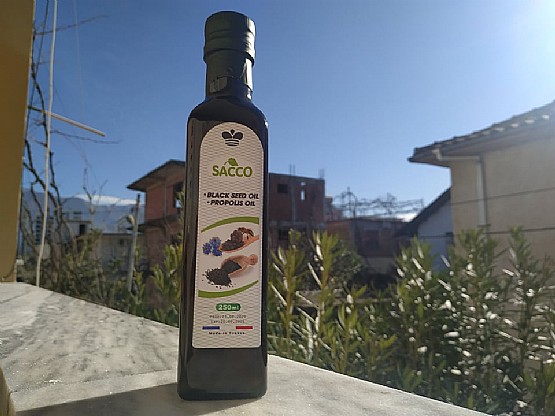 Vaji i fares se zeze me propolis Sacco Black seed oil Propolis Oil Sacco, Produkt Francez